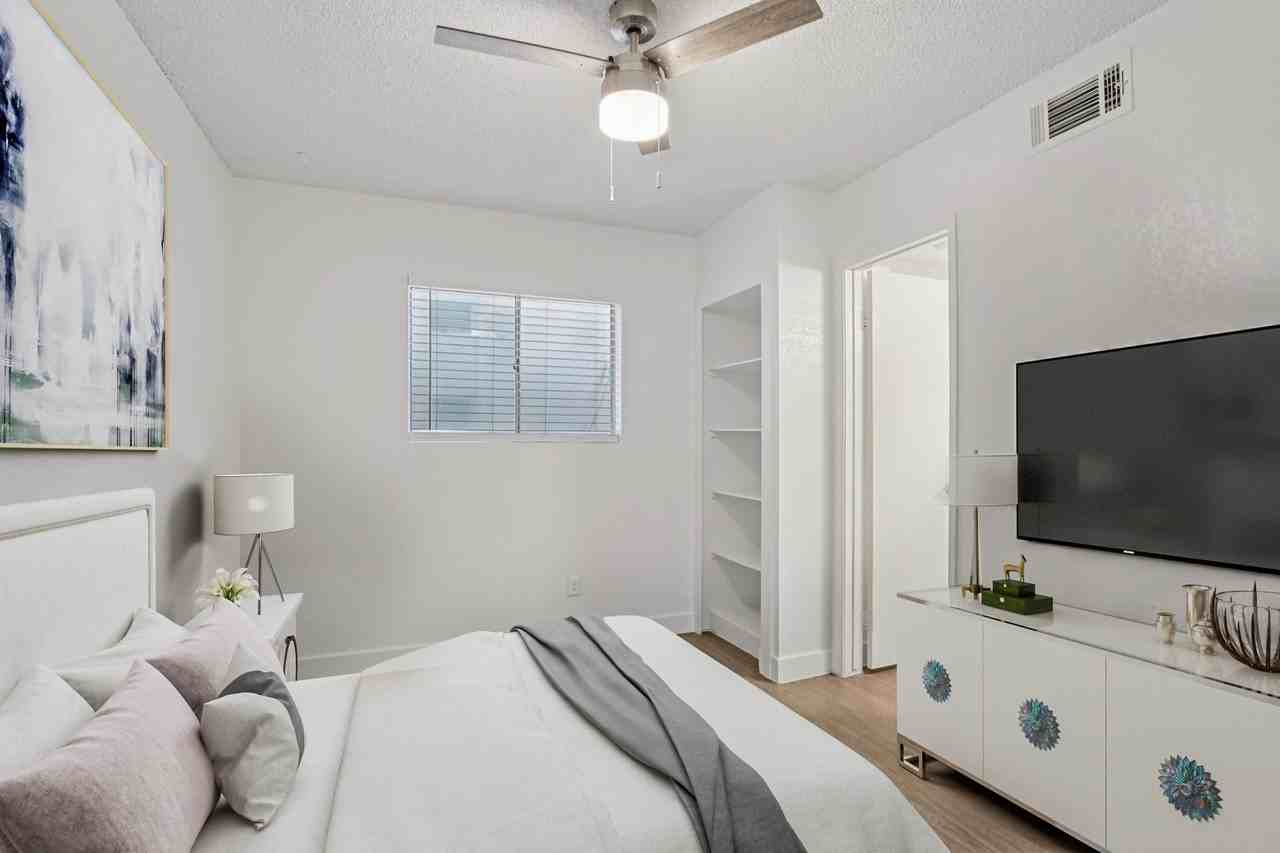 Aster on University - Photo 3 of 50