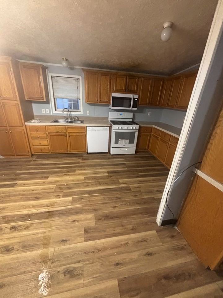 30323 Michiana Dr - Photo 4 of 11