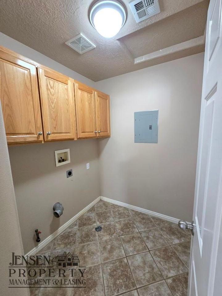 2056 E Middleton Dr #9 - Photo 6 of 25