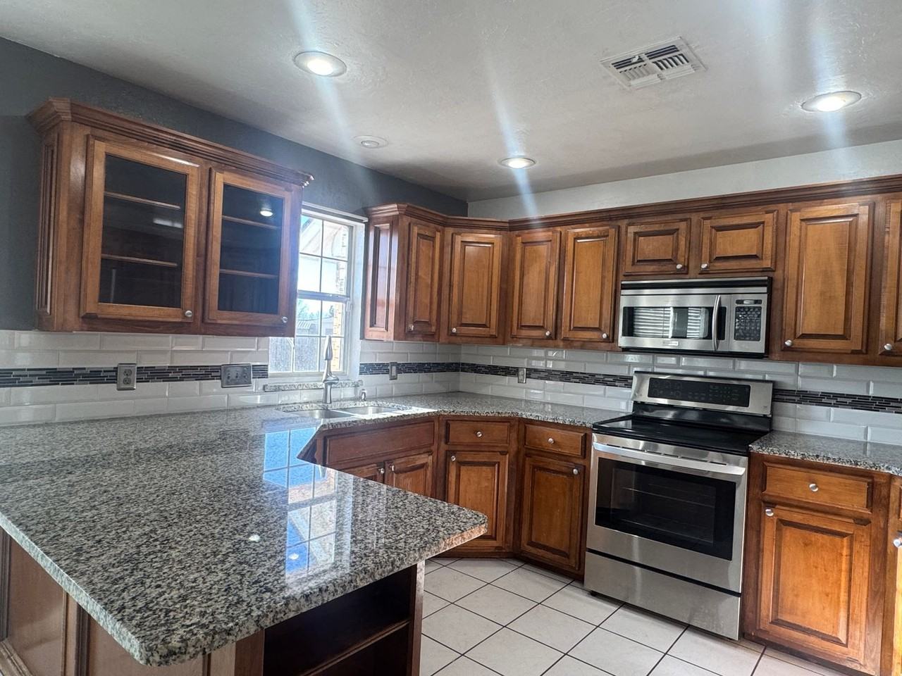 20 Nw Havenshire Cir - Photo 3 of 32