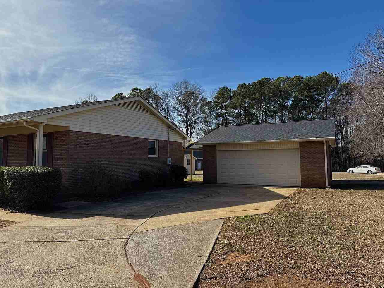 760 Goudlock Rd - Photo 4 of 25