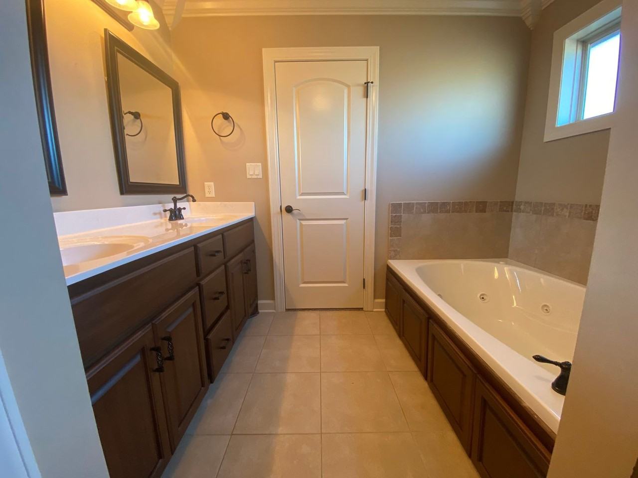 64 Jeremiah Dr - Photo 6 of 14