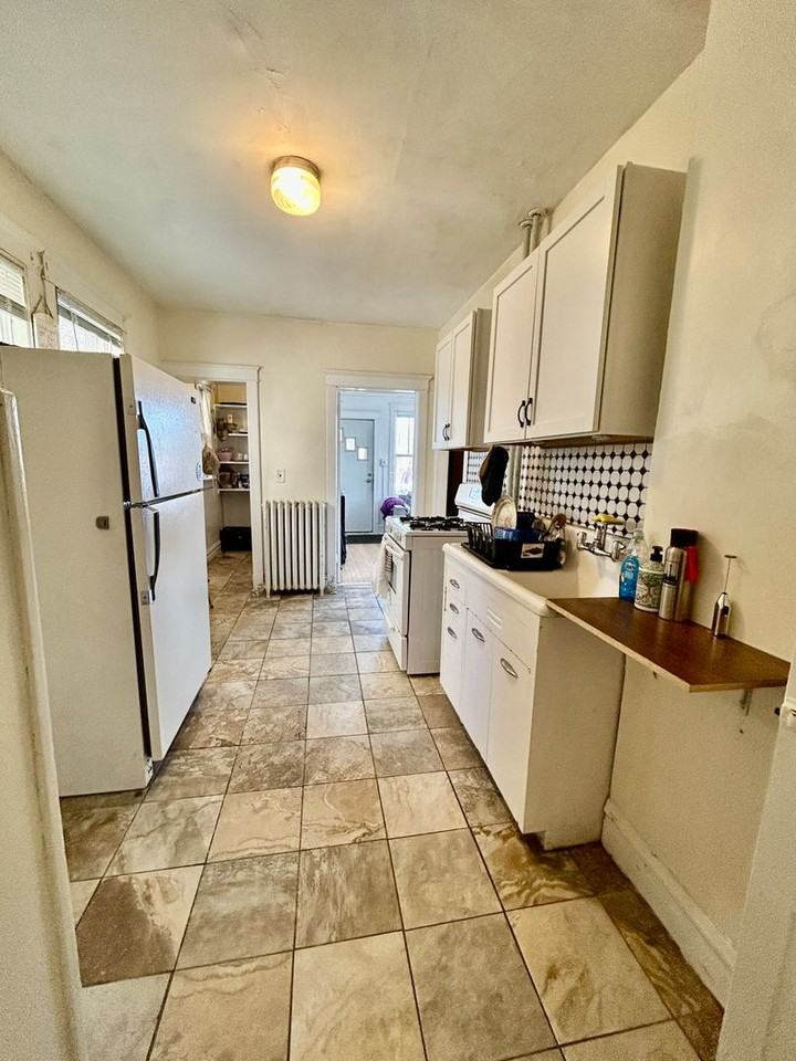 718 N 10th Ave E - Photo 5 of 19