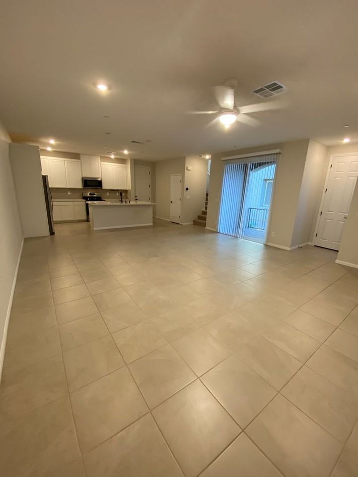 828 Royal Beekman St - Photo 7 of 39