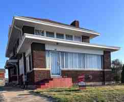 featured image of 807 Broadway St