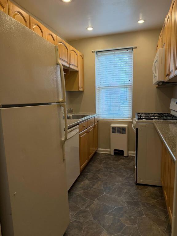 1549 Central Park Ave - Photo 2 of 9