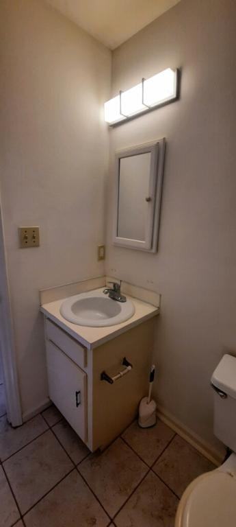 301 Ebenezer Ave Apt C - Photo 2 of 9