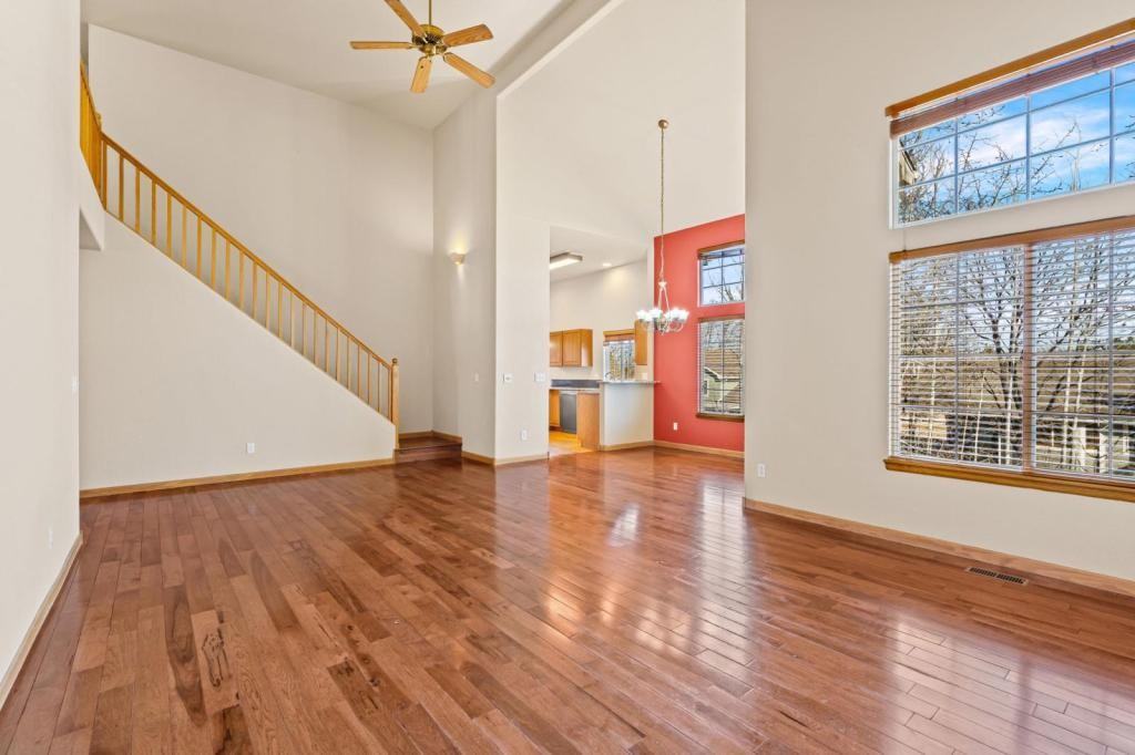 389 Blackstone Cir - Photo 4 of 22