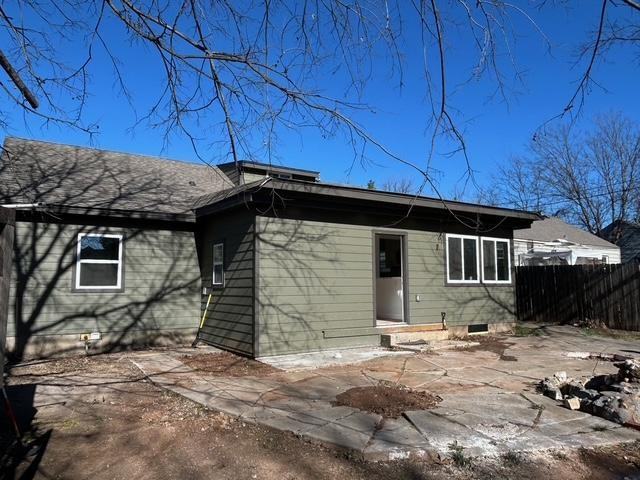 1716 Nw Kinyon Ave - Photo 5 of 25