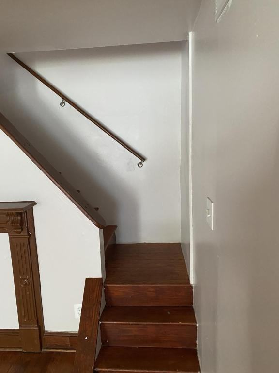 347 S Mount St - Photo 4 of 22