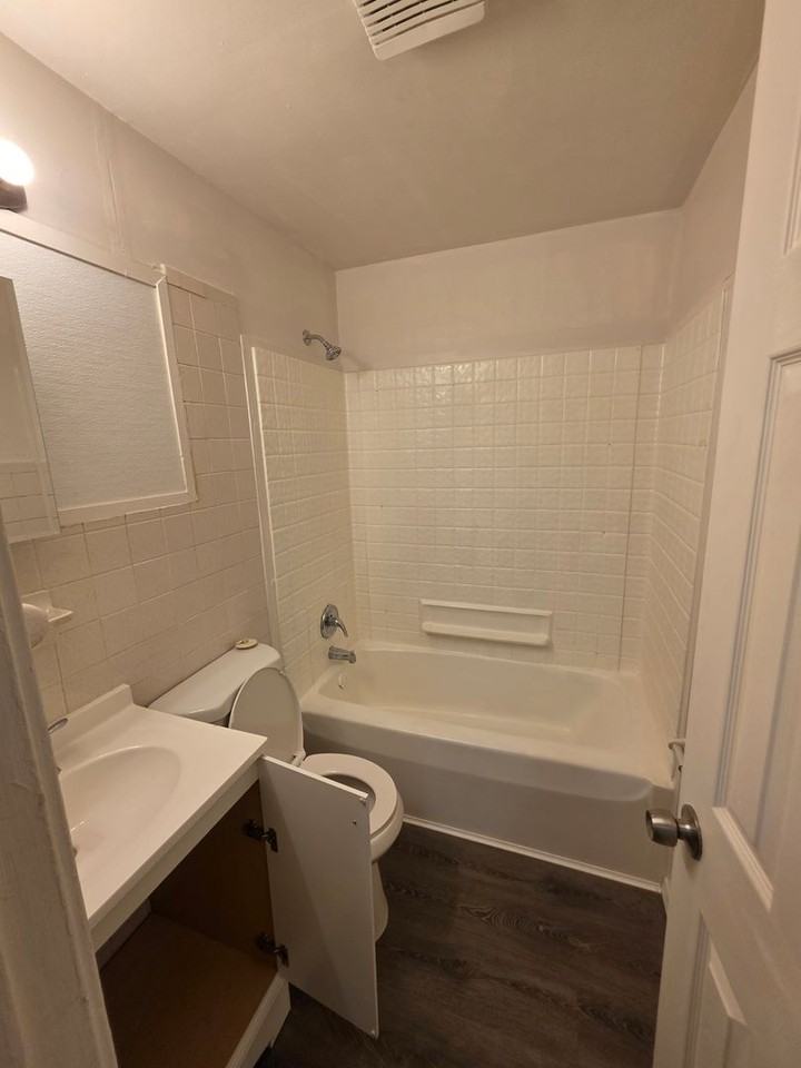 302 Saint Leonard Dr - Photo 5 of 10