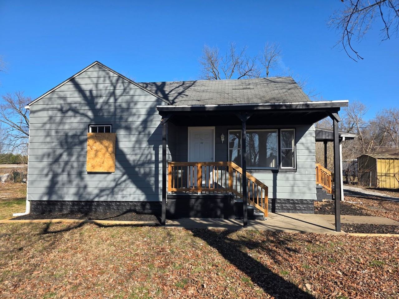 319 Levin Dr - Photo 2 of 11