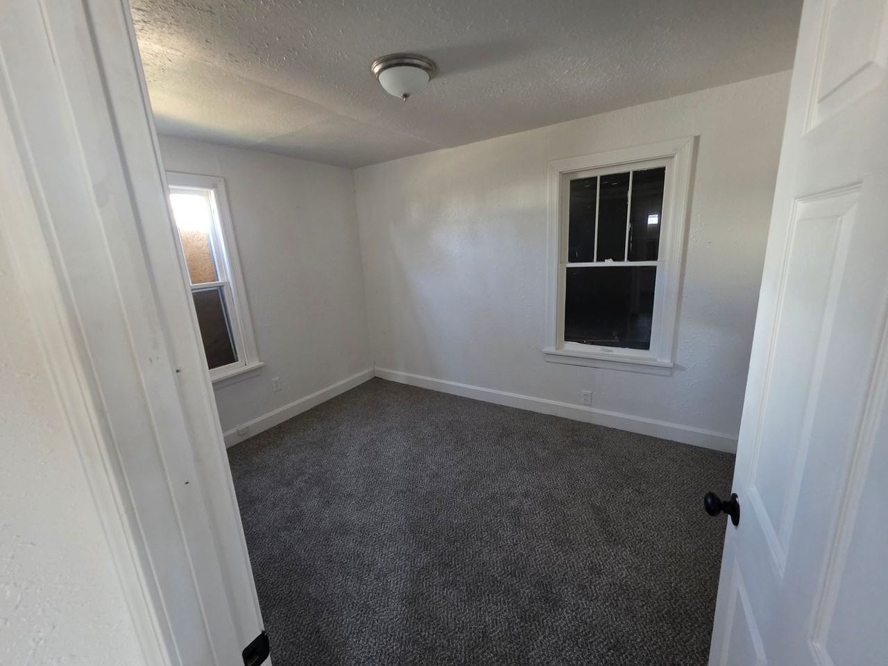 319 Levin Dr - Photo 5 of 11