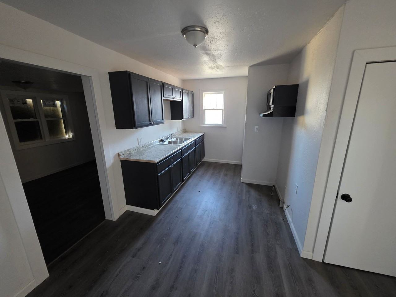 319 Levin Dr - Photo 6 of 11