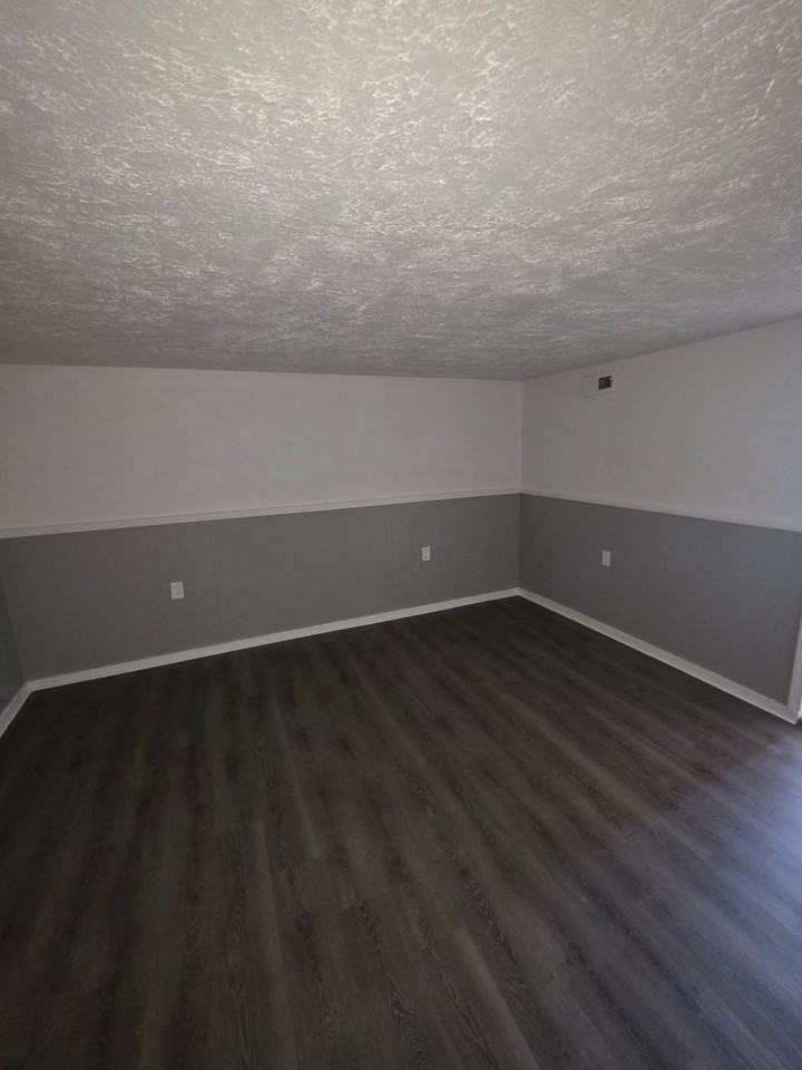 223 Saint John Dr - Photo 6 of 10