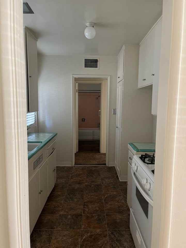 2908 Sunset Ave - Photo 4 of 9