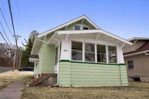 featured image of 834 N 4th St