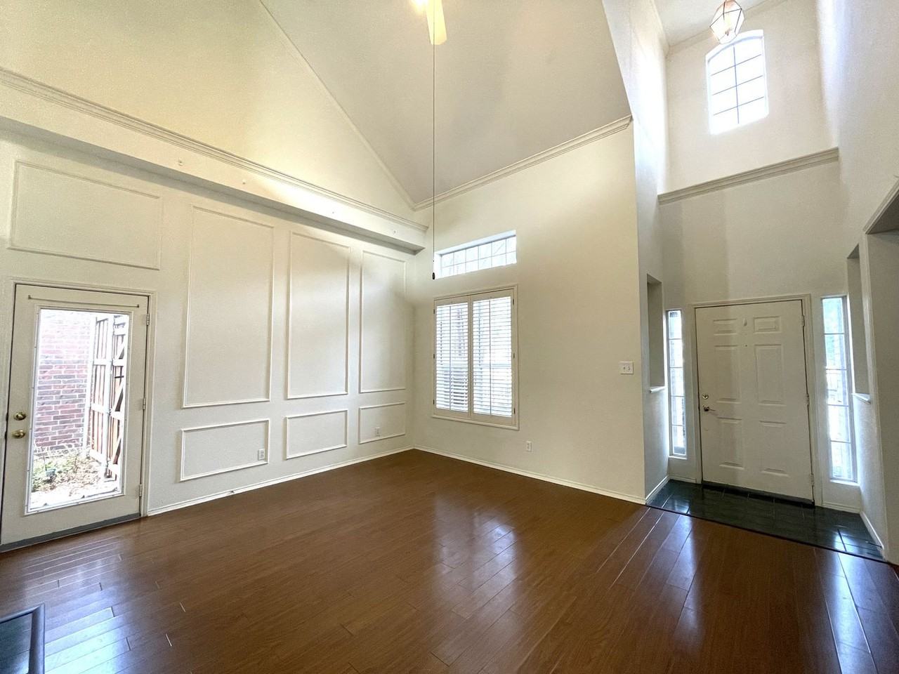 4108 Hedgerow Dr - Photo 2 of 24