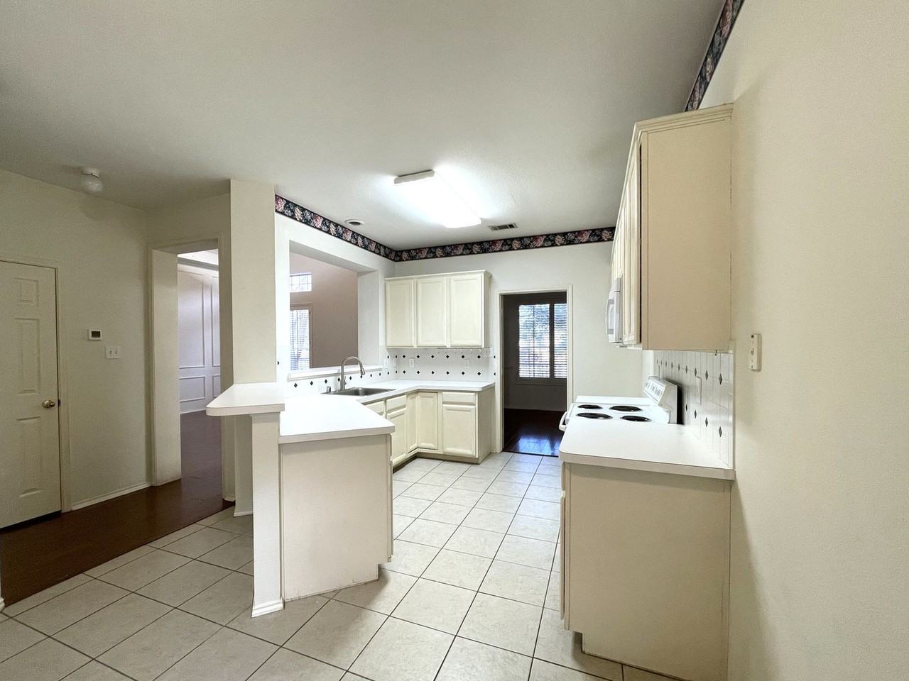 4108 Hedgerow Dr - Photo 5 of 24