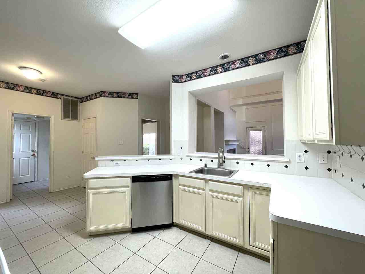 4108 Hedgerow Dr - Photo 6 of 24