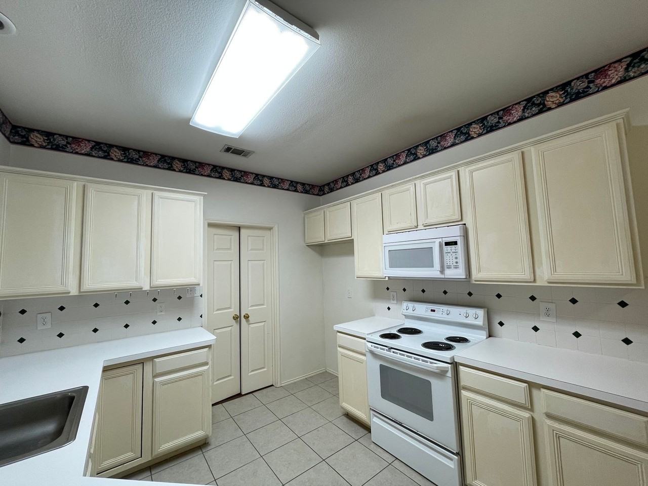 4108 Hedgerow Dr - Photo 7 of 24