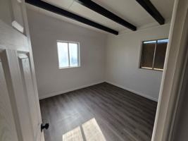 featured image of 912 E 5th St