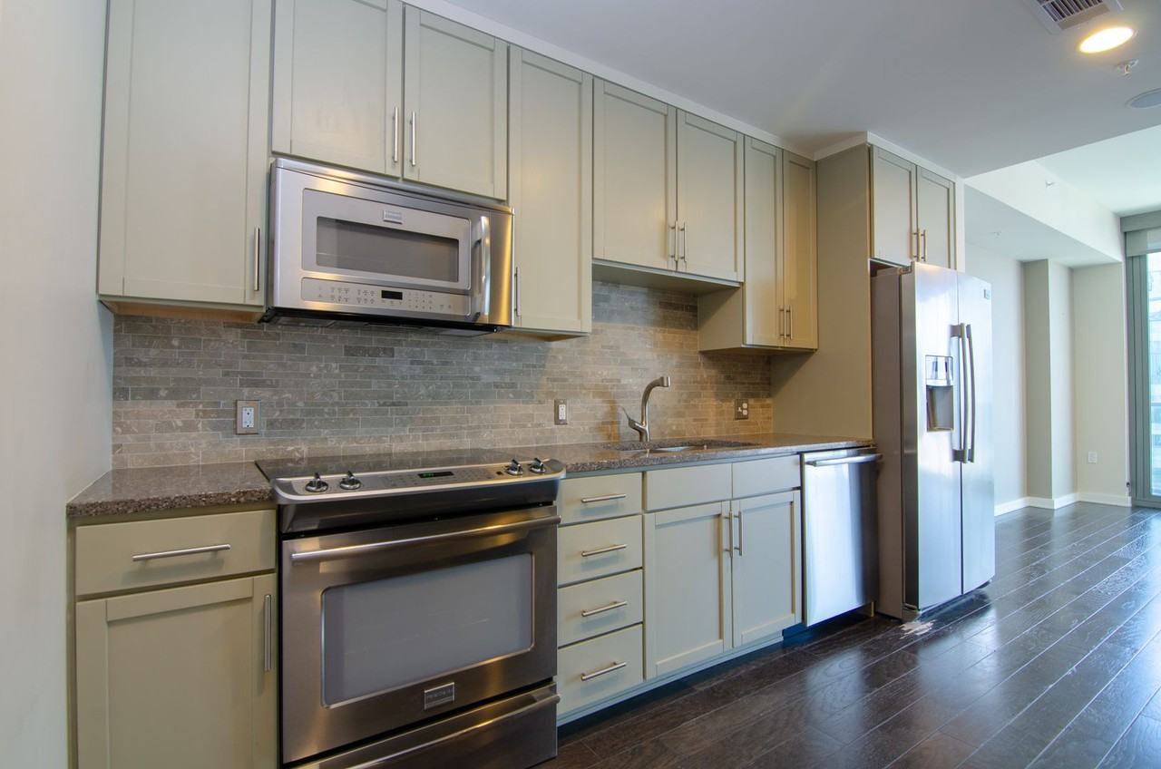 1212 Laurel St - Photo 3 of 17