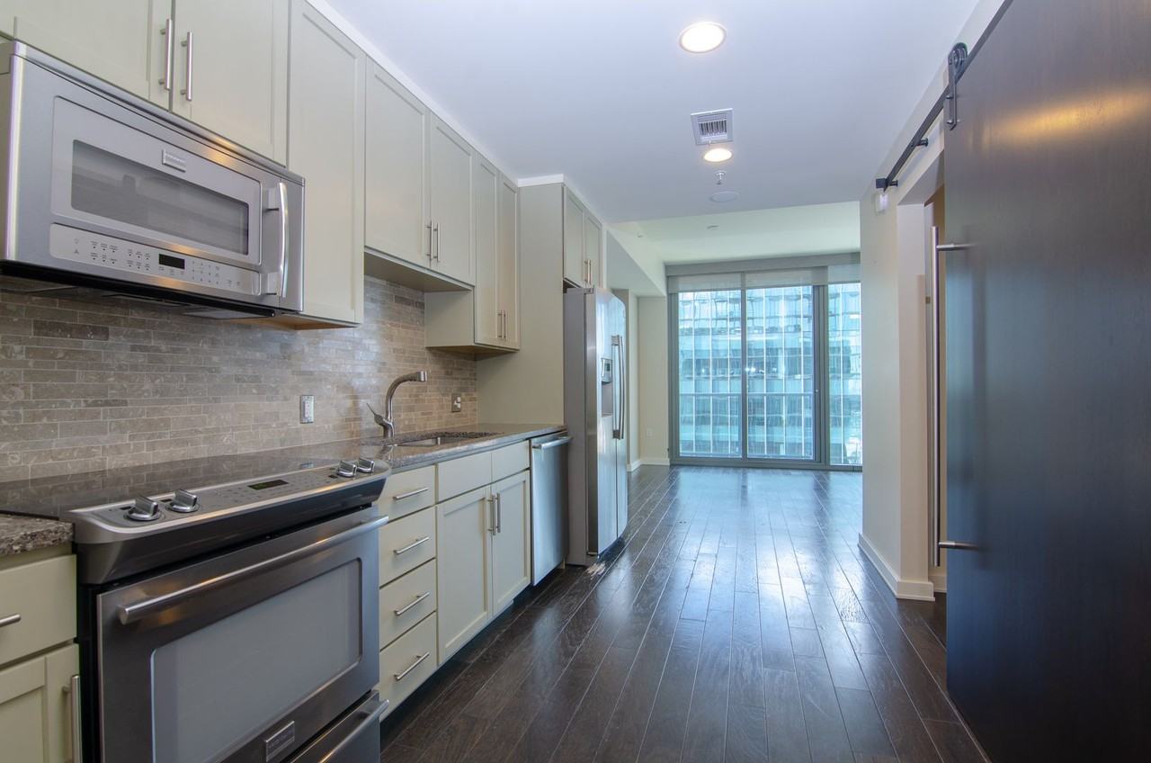 1212 Laurel St - Photo 4 of 17
