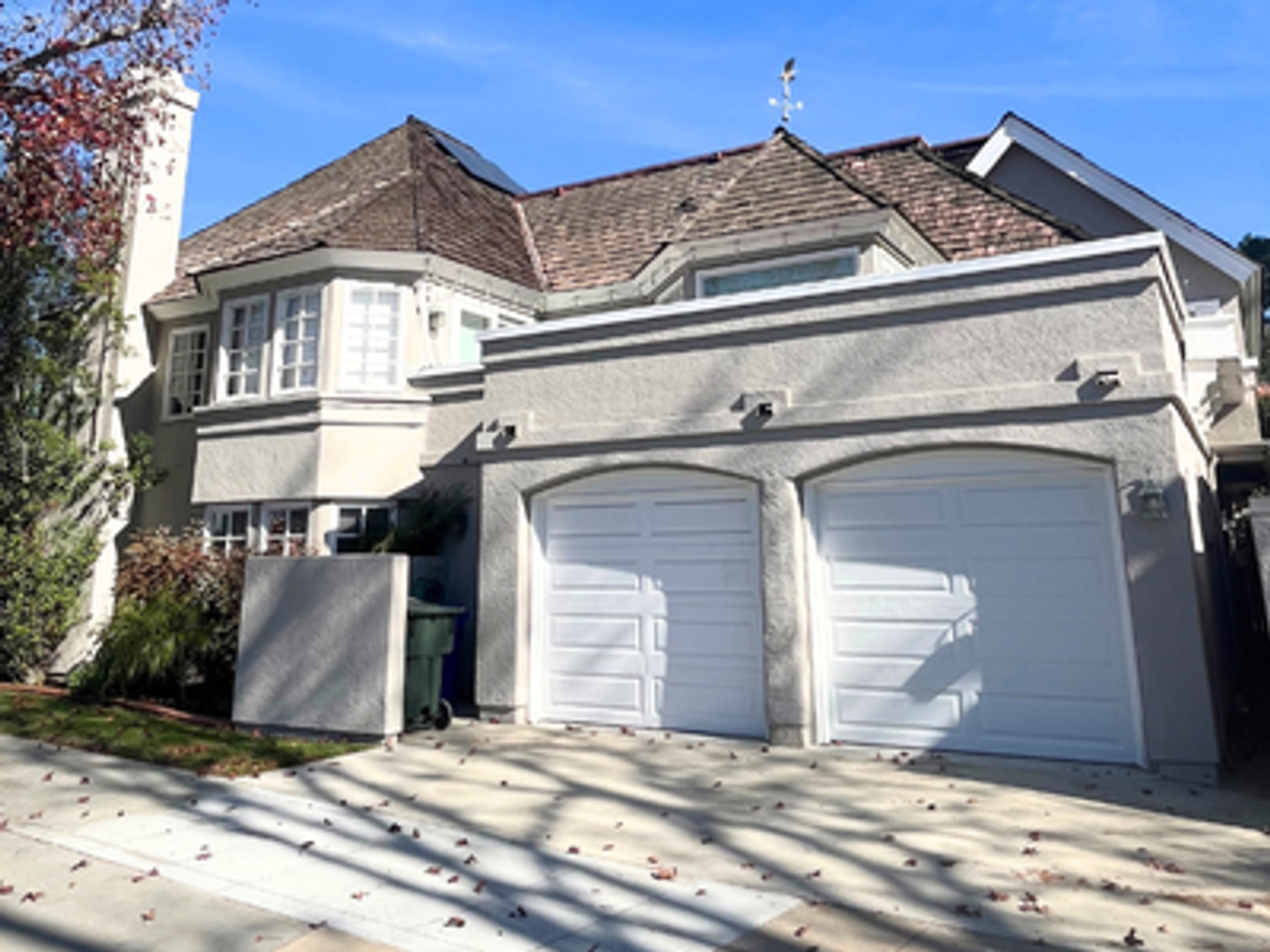 945 Bay Cir - Photo 2 of 39