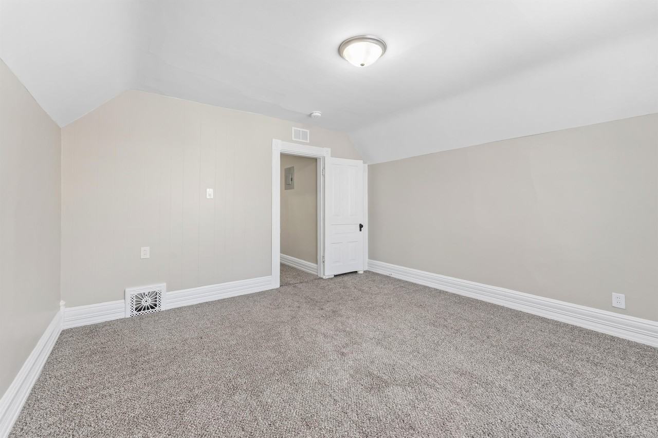 71 Grand Ave - Photo 4 of 12