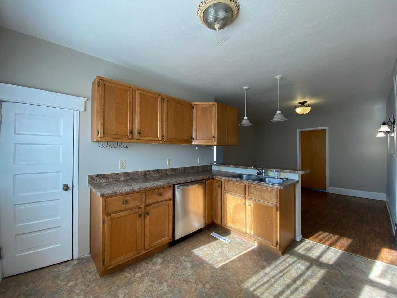 316 S West Blvd - Photo 4 of 15