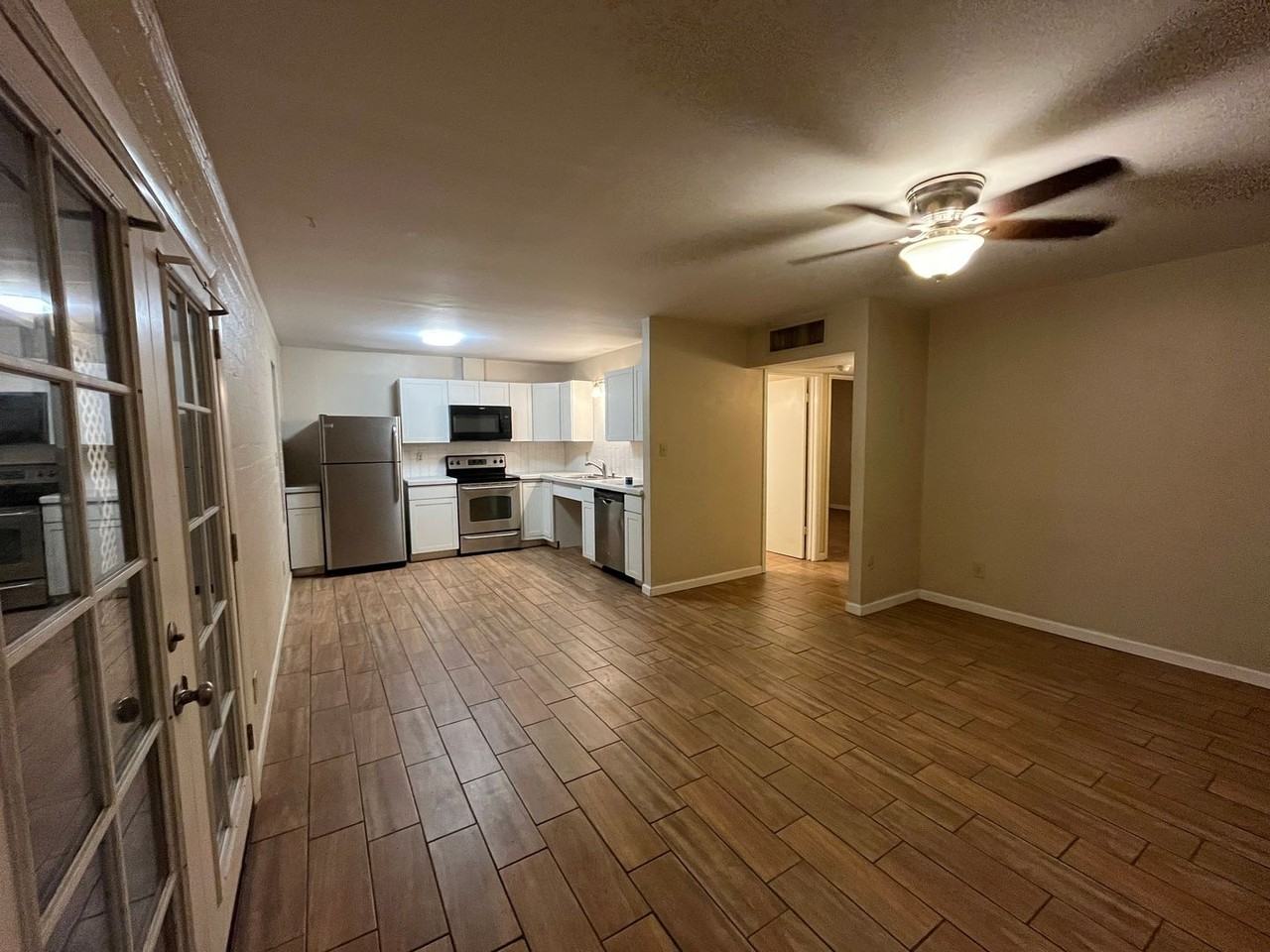 521 W 10th St - Photo 2 of 11