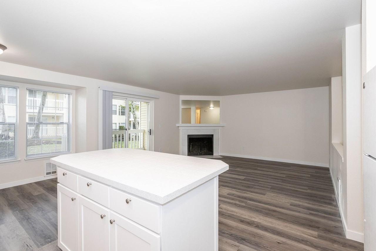 Cottage Woods Apartments - Photo 6 of 7