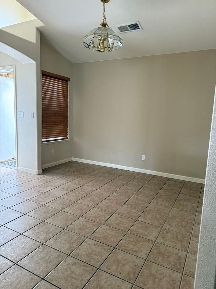 2829 Desert Ranch Way - Photo 7 of 16