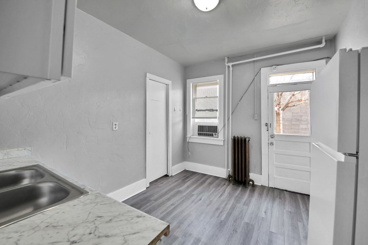 529 Colorado Ave - Photo 6 of 30