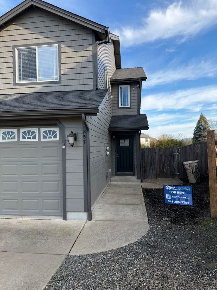 857 S 8th St - Photo 2 of 50