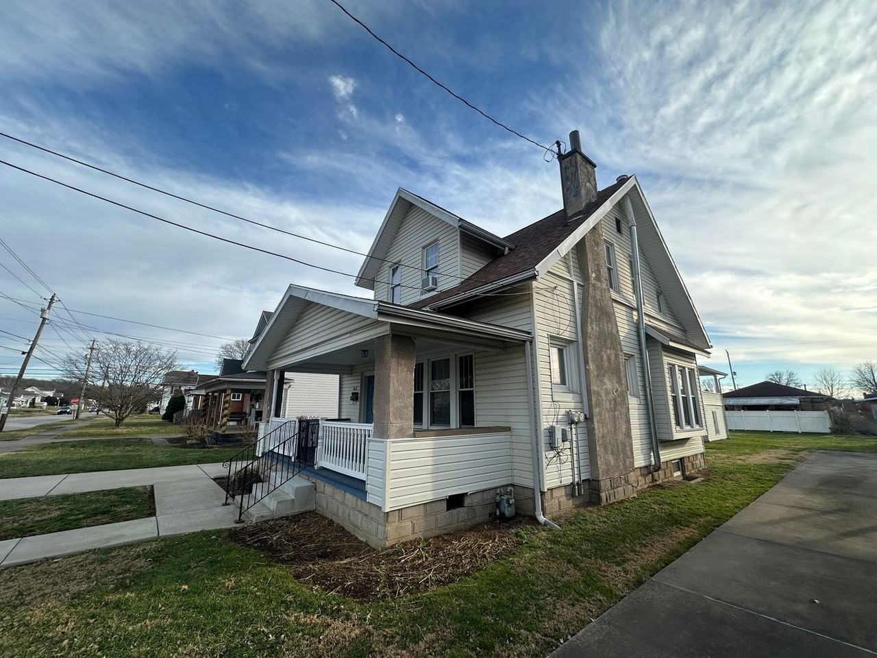 702 28th St - Photo 2 of 41