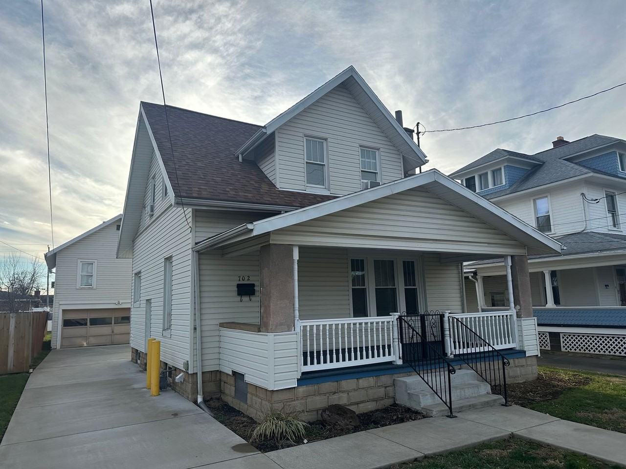 702 28th St - Photo 6 of 41