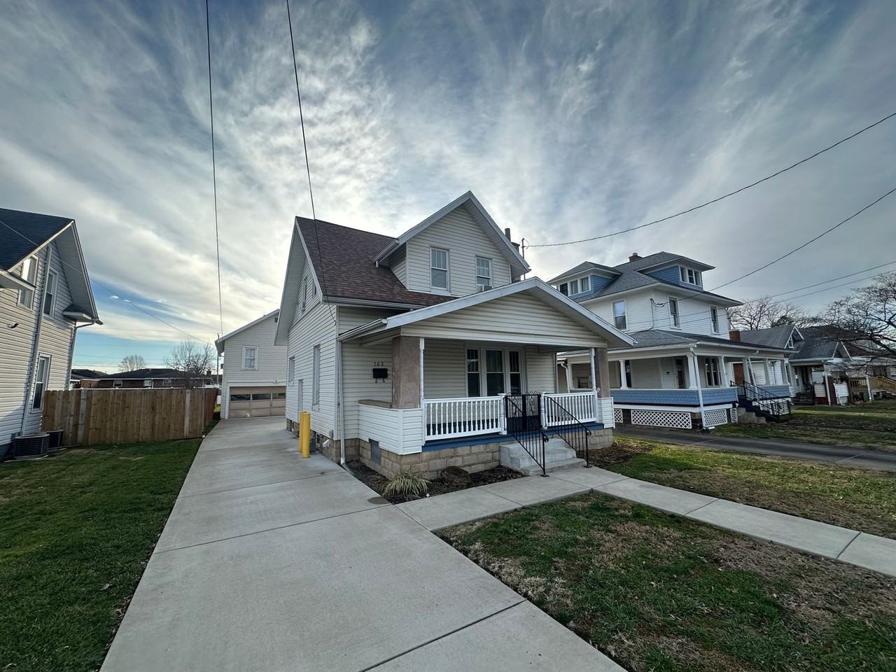 702 28th St - Photo 7 of 41