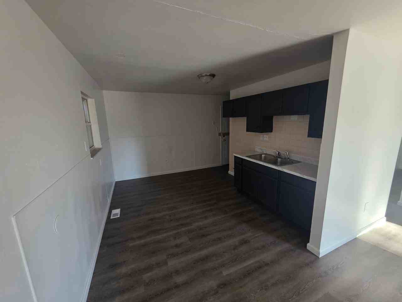 1421 Richard Dr - Photo 3 of 8