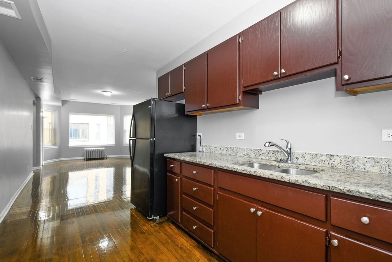 7527-35 S. Essex Ave. - Photo 5 of 10