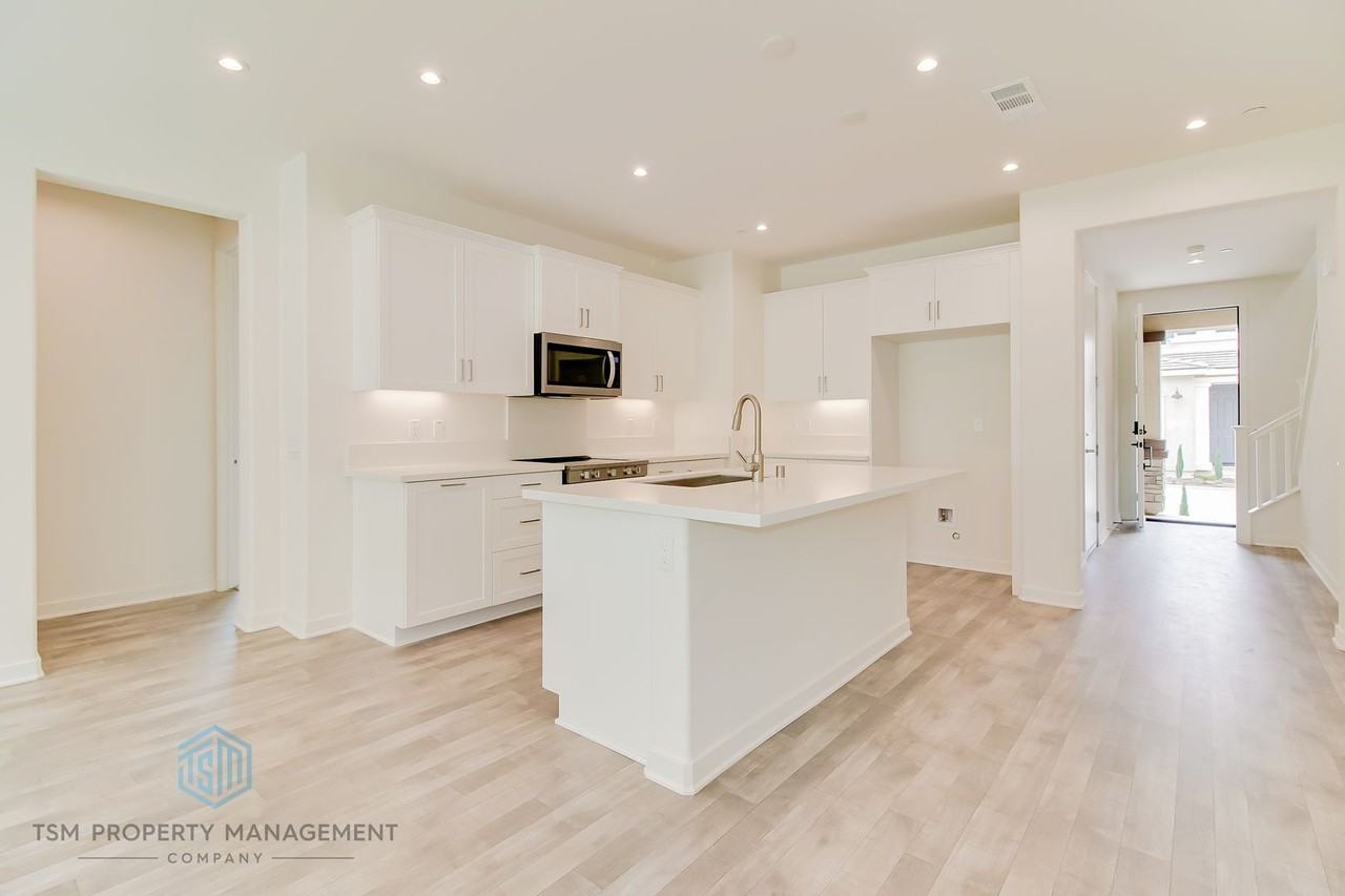 16076 Jaegar Ln - Photo 4 of 18