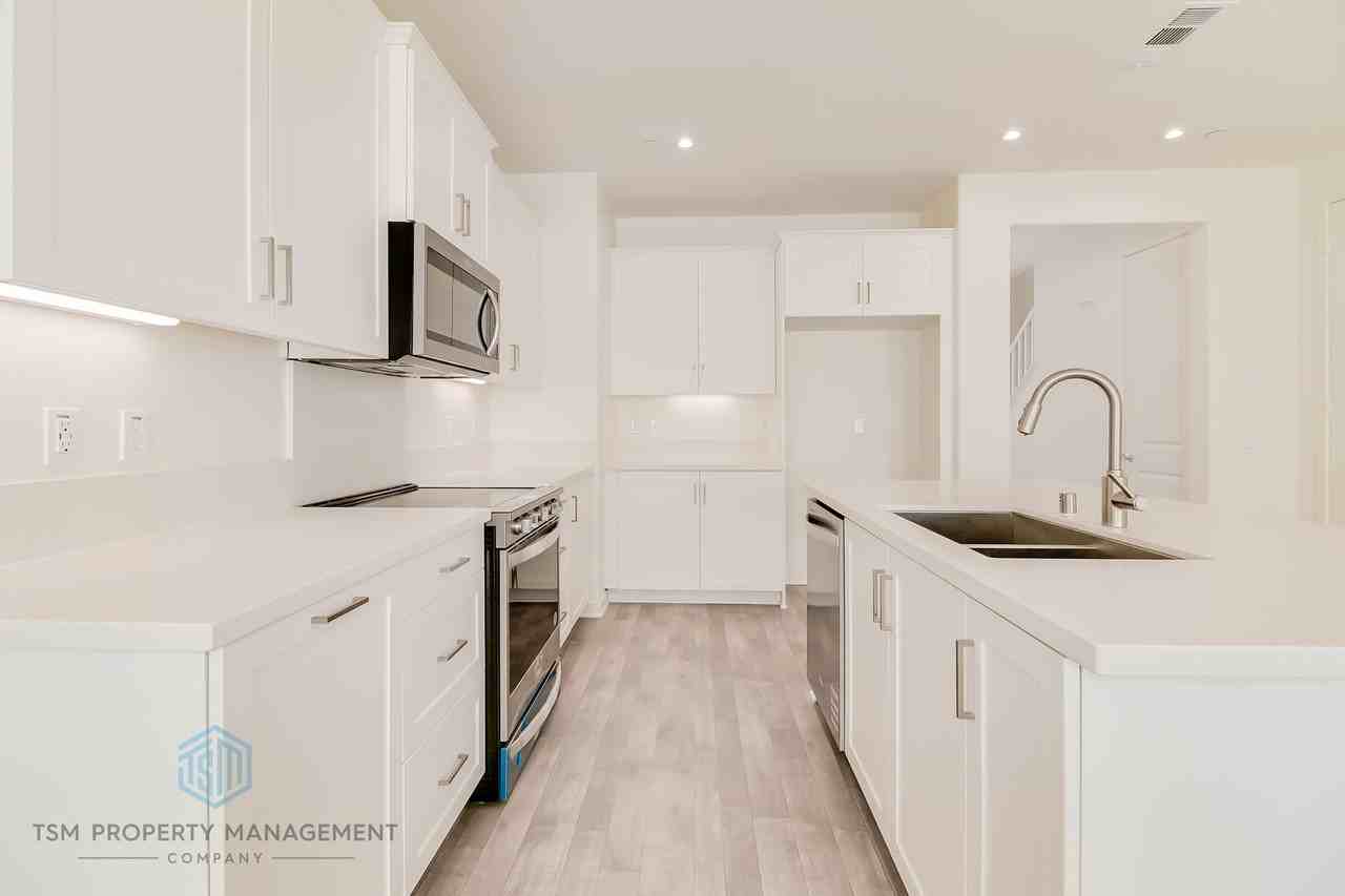 16076 Jaegar Ln - Photo 6 of 18