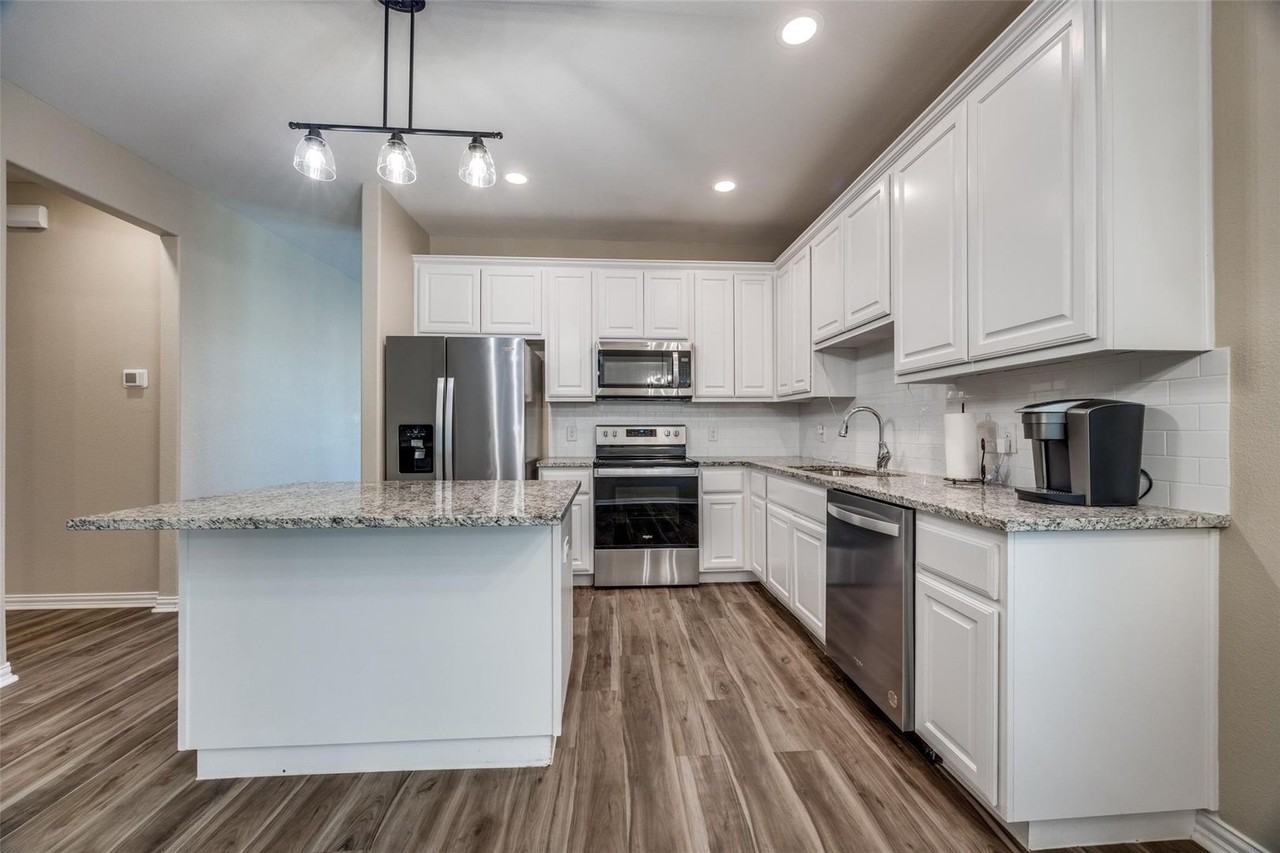 1501 Fairway Dr - Photo 5 of 40