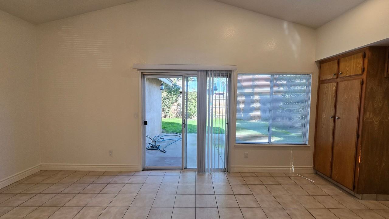 7912 Rushing River Ct - Photo 6 of 24