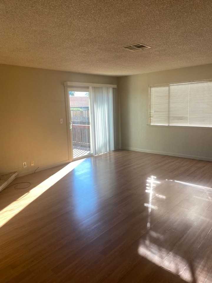 2583 Rainbow Ln - Photo 2 of 13