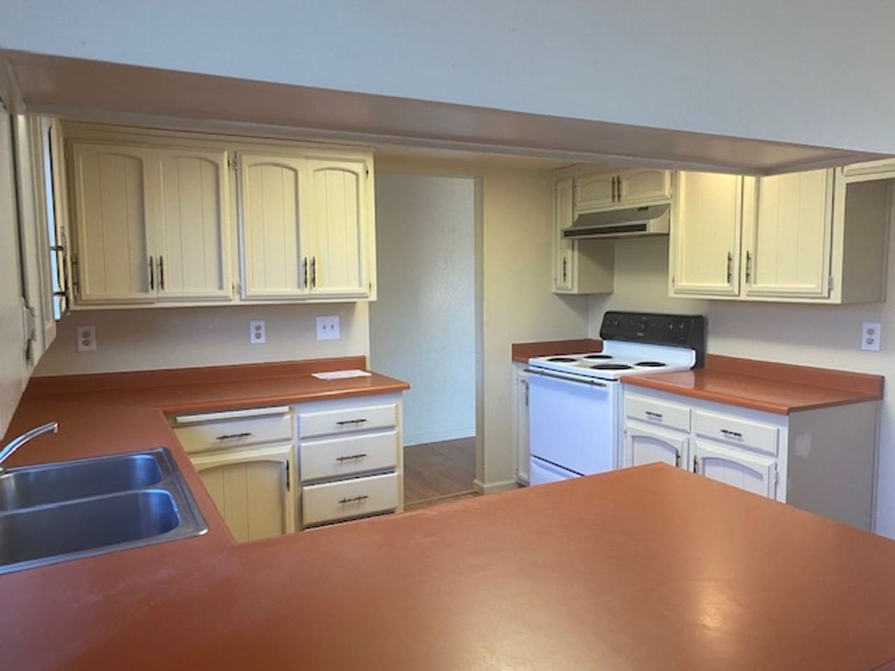 2583 Rainbow Ln - Photo 3 of 13