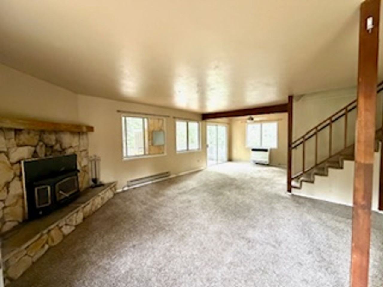 21800 Fallview Dr - Photo 3 of 13