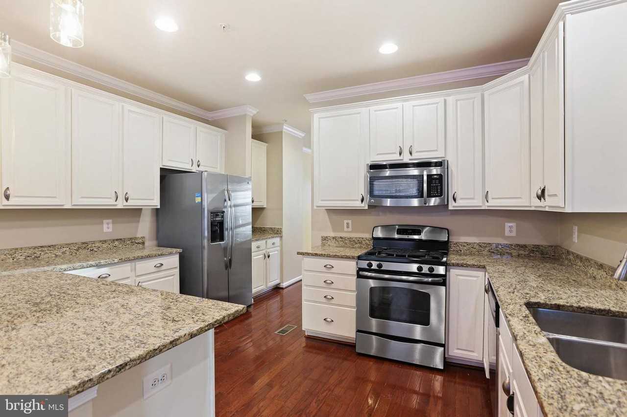 2719 Amber Crest Rd - Photo 2 of 22