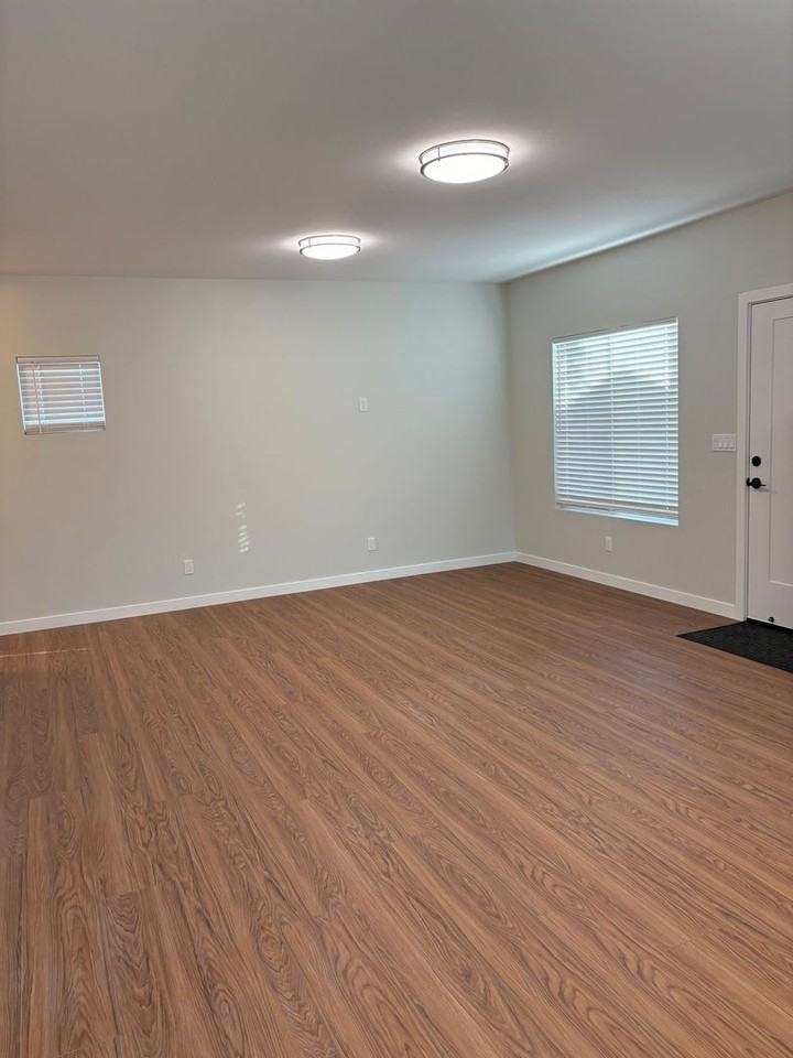 3244 Channel Dr - Photo 3 of 26